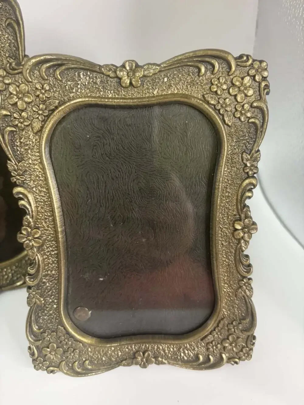 Set Of 2 Vintage Gold Toned Picture Frames 5x7, 3x5